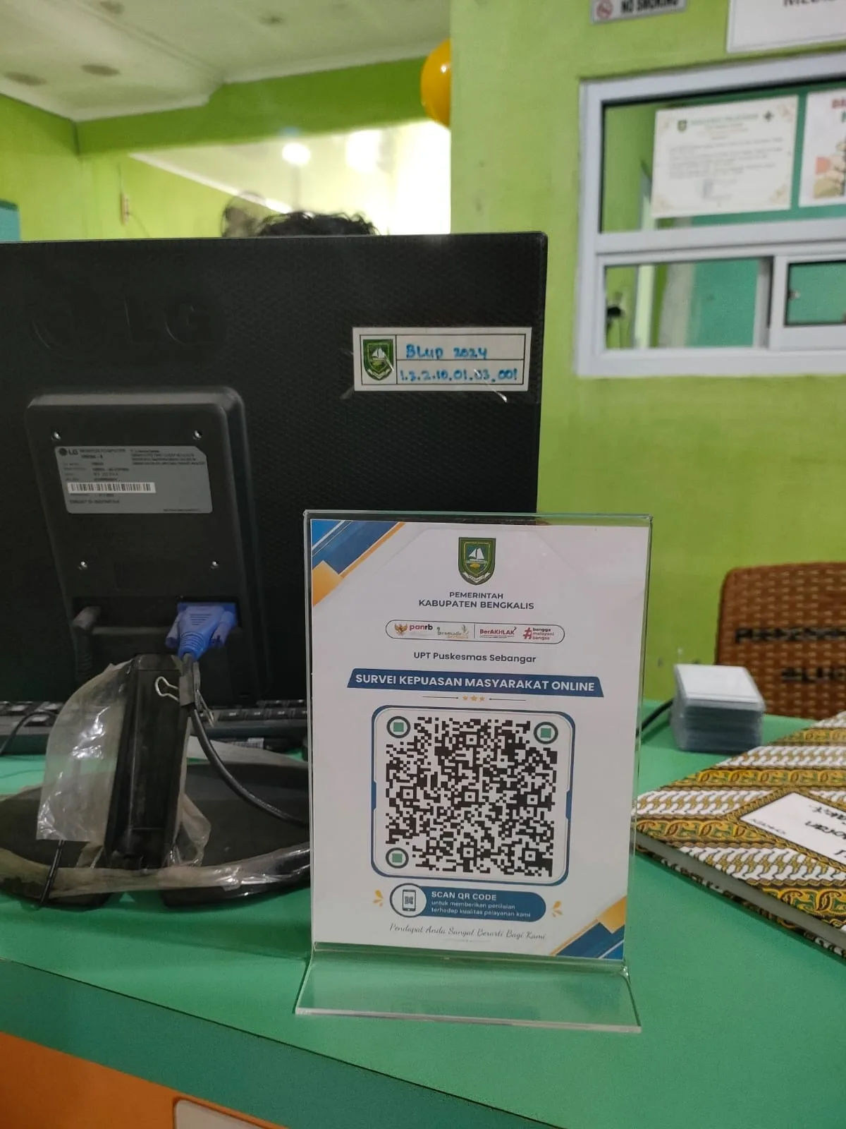 Seberapa Puas Kamu Dengan Layanan Kami ? Yuk Isi Survey Dengan Cara Scan Barcode. Terima kasih, masukan Kamu Sangat Membantu Kami.